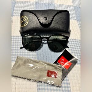 Ray-Ban Polarised RB2204 Classic Black Sunglasses